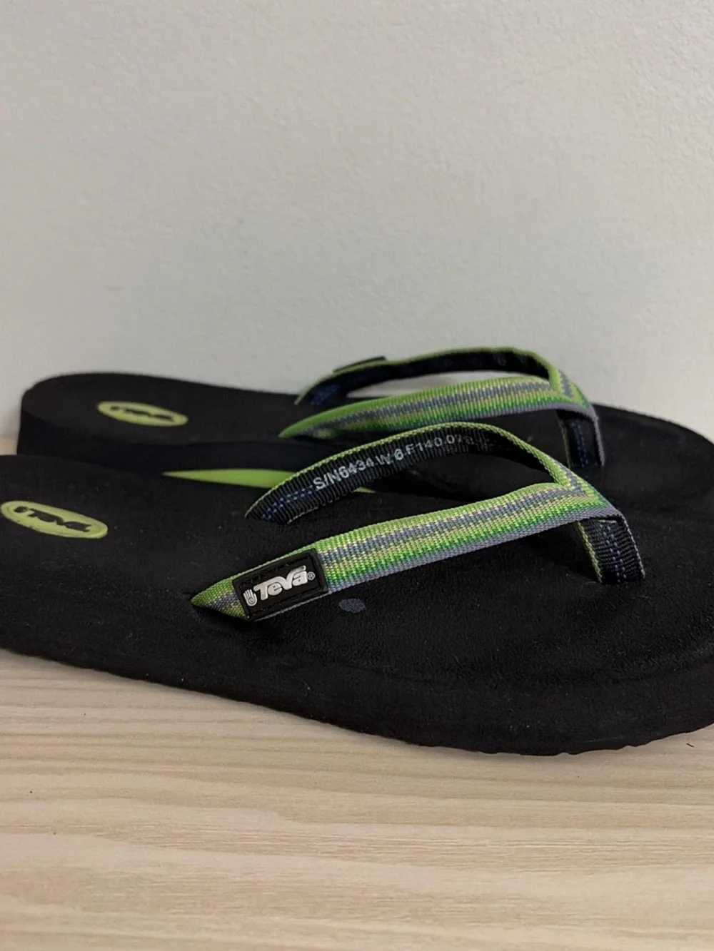 Teva women’s black/green flip flops size 6